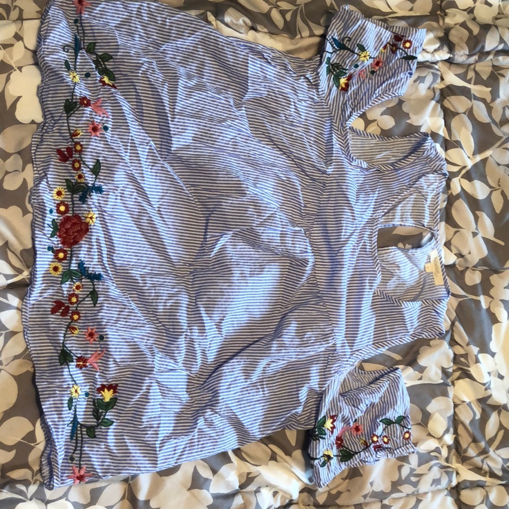 Open shoulder blue strip blouse